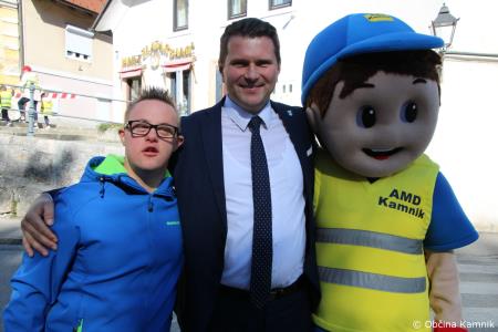 Tudi otroci kamniških šol in vrtcev so bili danes trajnostno povezavi  (110)